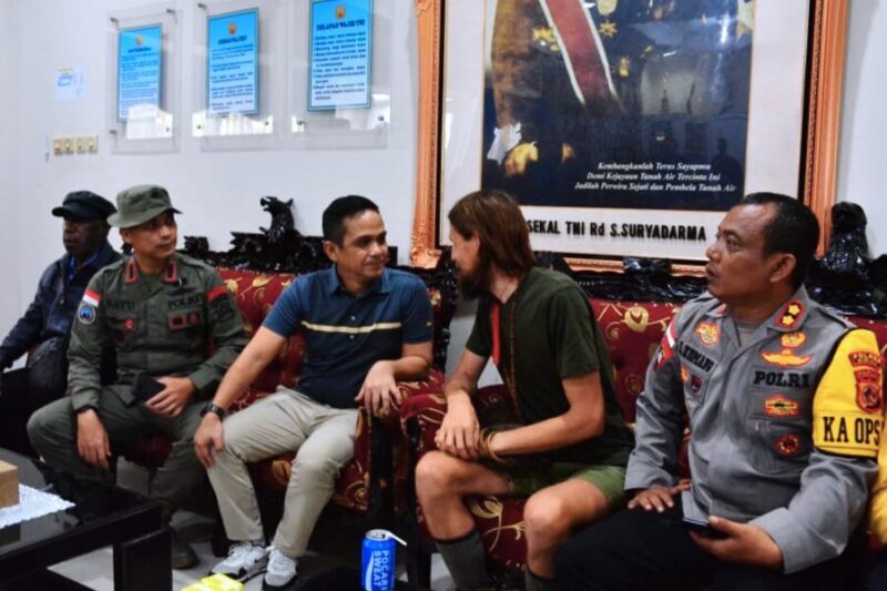 Tim berhasil mengevakuasi Philip dari lokasi penyanderaan di Kampung Yuguru, Distrik Maibarok, Kabupaten Nduga, Sabtu (21/9/2024) | Foto: dok. Hum/Satgas Damai Cartenz 2024