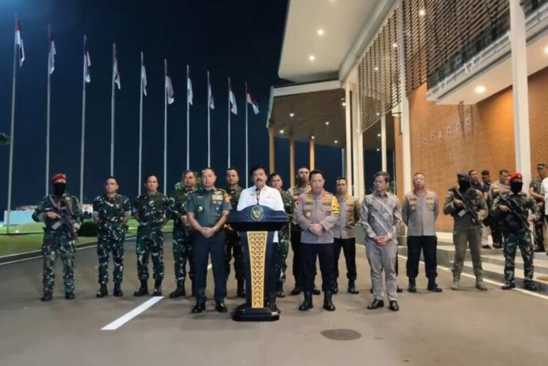 Menko Polhukam Hadi Tjahjanto dalam konferensi pers di Bandara Halim Perdanakusuma, Jakarta Timur, Sabtu (22/9/2024) malam | Tangkapan Layar: Yt/Kemenko Polhukam