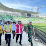 Menko PMK Muhadjir Effendy saat meninjau persiapan upacara pembukaan PON Aceh-Sumut 2024, Kamis (5/9/2024) | Foto Sc: Kemenko PMK