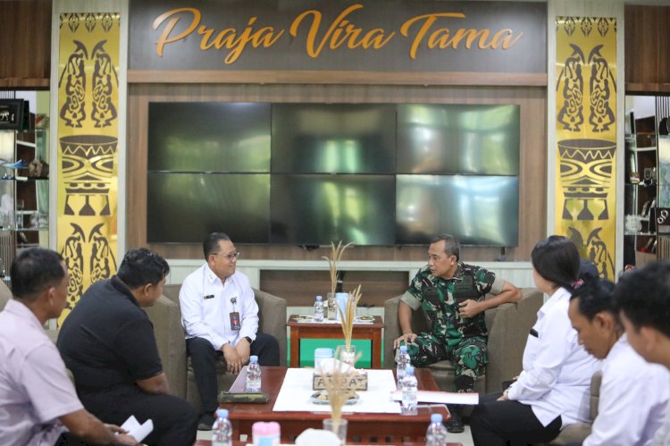 Audiensi BNPT RI bersama Komandan Korem 181/Praja Vira Tama Brigjen TNI Totok Sutriono di Markas Komando Korem 181 Sorong, Selasa (24/9/2024) | Foto: dok. BNPT RI