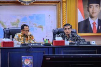 Dari kanan: Menteri Ketenagakerjaan, Yassierli bersama Menteri Dalam Negeri, Tito Karnavian dalam Rapat Koordinasi (Rakor) di Jakarta, Kamis (31/10/2024) | Foto: Hum Kemnaker