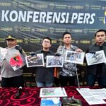 Konferensi pers ungkap kasus pembakaran rumah yang berlangsung di Polres Kutai Kartanegara, Jumat (11/10/2024) | Foto: dok. Hum/Res Kukar