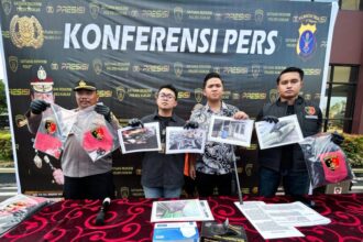 Konferensi pers ungkap kasus pembakaran rumah yang berlangsung di Polres Kutai Kartanegara, Jumat (11/10/2024) | Foto: dok. Hum/Res Kukar