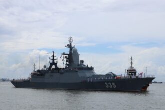 Kapal perang dari Russian Navy saat sandar di Dermaga Jamrud Utara, Pelabuhan Perak, Surabaya, Minggu (3/11/2024) | Sumber Foto: Dispen Koarmada II