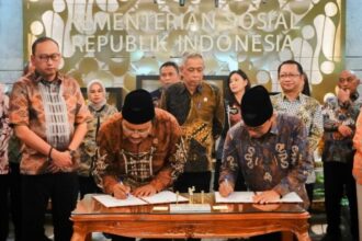 Penandatanganan Nota Kesepahaman antara Menteri Sosial dengan Menteri Desa, Pembangunan Daerah Tertinggal, dan Transmigrasi di Kantor Kementerian Sosial, Jakarta, Jumat (15/11/2024) | Foto: Eki Baehaki/BI