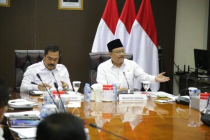 Menteri Sosial Saifullah Yusuf (kanan) saat berkunjung ke kantor Kementerian Imipas di Jakarta, Rabu (20/11/2024) | Foto: Hum Kemensos