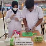 Proses pengujian sampel tes kit pestisida Anggur Shine Muscat | Foto: dok. NFA