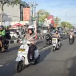 Tim Polwan Satlantas Polres Gresik, yang tergabung dalam Srikandi Giri saat menggelar patroli | Foto: dok. Hum Polres Gresik