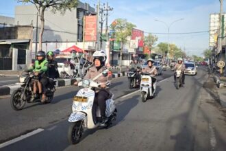 Tim Polwan Satlantas Polres Gresik, yang tergabung dalam Srikandi Giri saat menggelar patroli | Foto: dok. Hum Polres Gresik