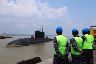 Kapal selam milik Angkatan Laut Rusia, RNS Ufa, berlabuh di Dermaga Jamrud Utara, Tanjung Perak, Surabaya, Kamis (7/11/2024) | Sumber Foto: Dispen Koarmada II