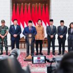 Presiden Prabowo Subianto menyampaikan keterangan kepada awak media di Pangkalan TNI AU Halim Perdanakusuma, Jakarta, Jumat (8/11/2024) | Foto: BPMI Setpres