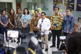 Menko Pemberdayaan Masyarakat, Muhaimin Iskandar, menyampaikan keterangan pers usai mengunjungi pasien di Rumah Sakit Cipto Mangunkusumo, Jakarta, Jumat (15/11/2024) | Foto: Eki Baehaki/BI