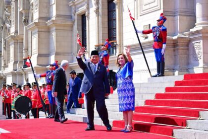 Presiden Republik Indonesia, Prabowo Subianto, melakukan kunjungan resmi kepada Presiden Republik Peru, Dina Boluarte, di Istana Pemerintahan Peru, pada Kamis (14/11/2024) | Foto: dok. BPMI Setpres