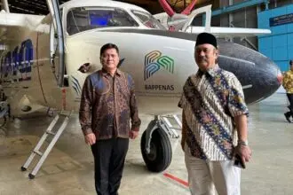 Dari kiri: Direktur Utama PTDI, Gita Amperiawan, saat menerima kunjungan Menteri PPN RI/Kepala Bappenas, Rachmat Pambudy, di PTDI, Bandung, Kamis (14/11/2024) | Foto: dok. PTDI