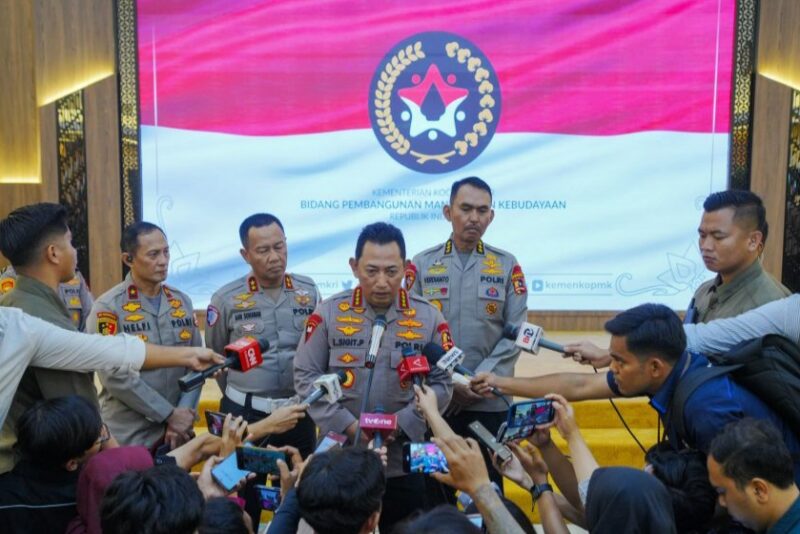 Kapolri Jenderal Polisi Listyo Sigit Prabowo memberikan keterangan kepada awak media di Kantor Kemenko PMK, Jakarta Jumat (23/11/2024) | Sumber Foto: Hum Polri