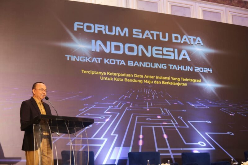 Peluncuran Sipedasi dan PMI bersamaan dalam Rapat Forum Satu Data Tingkat Kota Bandung 2024 di The Papandayan Hotel, Senin (9/12/2024) | Foto: dok. Pemkot Bandung