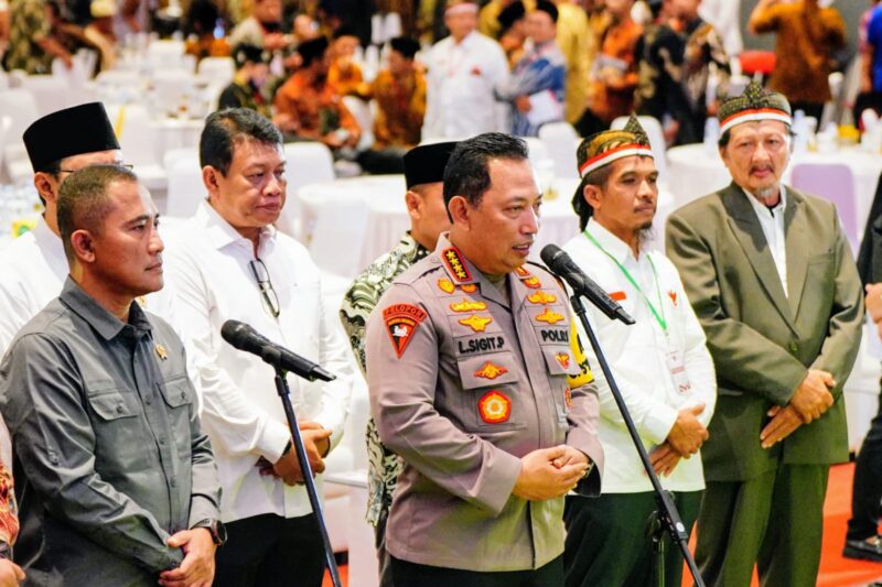 Kapolri Jenderal Polisi Listyo Sigit Prabowo, saat menghadiri deklarasi pembubaran Jamaah Islamiyah, di Surakarta, Jawa Tengah, Sabtu (21/12/2024) | Sumber Foto: Hum Polri