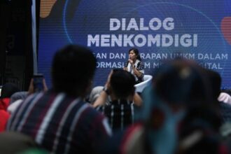 Menkomdigi Meutya Hafid memberikan penjelasan dalam UMKM Level Up Bersama Kementerian Komdigi di Urban Forest Cipete, Jakarta, Sabtu (21/12/2024) | Sumber Foto: Komdigi