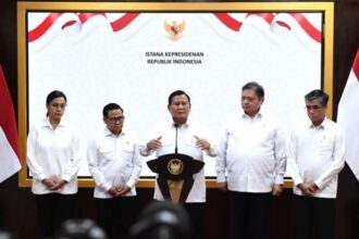 Presiden Prabowo Subianto menyampaikan keterangan pers kepada awak media di Ruang Sidang Kabinet, Istana Kepresidenan Jakarta, Jumat (29/11/2024) | Foto: dok. BPMI Setpres