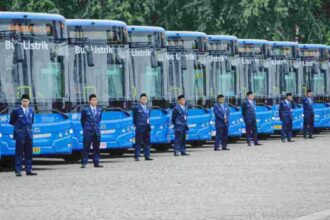 Peluncuran 200 armada bus listrik baru Transjakarta di Plaza Selatan Monas, Jakarta Pusat, Selasa (10/12/2024) | Sumber Foto: Kominfotik DKI Jakarta