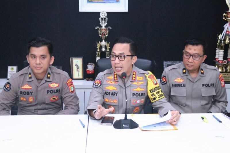 Kabid Humas Polda Metro Jaya Kombes Ade Ary Syam Indradi saat memberikan keterangan kepada awak media | Sumber Foto: Hum Polda Metro Jaya