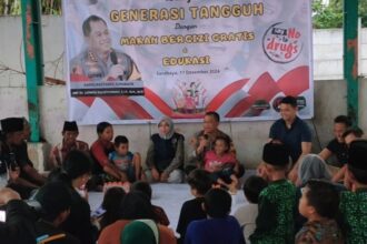 Program Makan Bergizi Gratis sekaligus edukasi bahaya narkoba di Dukuh Kupang Barat, Surabaya, Selasa (17/12/2024) | Foto: Dimas AP/BI