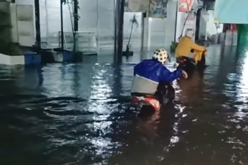 Tangkapan layar video banjir di kawasan Waru, Sidoarjo pada Selasa (24/12/2024) | net/Istimewa