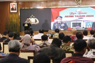 Kapolri Jenderal Listyo Sigit Prabowo menyampaikan rilis akhir tahun 2024 di Rupattama Mabes Polri, Jakarta Selatan, Selasa (31/12/2024) | Sumber Foto: Hum Polri