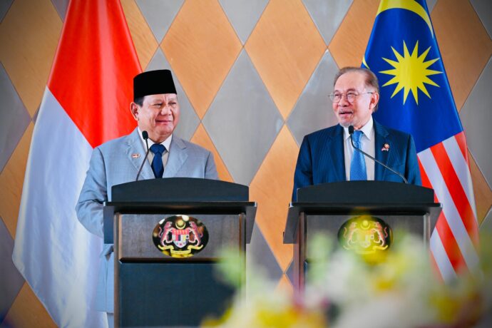 Presiden Republik Indonesia, Prabowo Subianto, melakukan pertemuan dengan Perdana Menteri Malaysia, Anwar Ibrahim, di Menara Kembar Petronas, Kuala Lumpur, Senin (27/01/2025) | Sumber Foto: BPMI Setpres