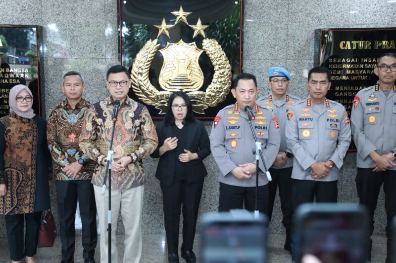 Kapolri Jenderal Pol Listyo Sigit Prabowo dalam konferensi pers bersama Kepala BPOM, Taruna Ikrar, di Mabes Polri, Jakarta Selatan, Jumat (10/1/2025) | Foto: dok. Hum Polri