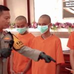 Konferensi pers ungkap kasus pencurian dengan kekerasan berlangsung di Aula Hayam Wuruk Polres Mojokerto Kota.