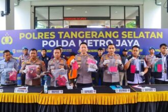 Konferensi pers ungkap kasus perampokan di SPBU kawasan Tangerang Selatan | Foto: dok. Hum Res Tangsel