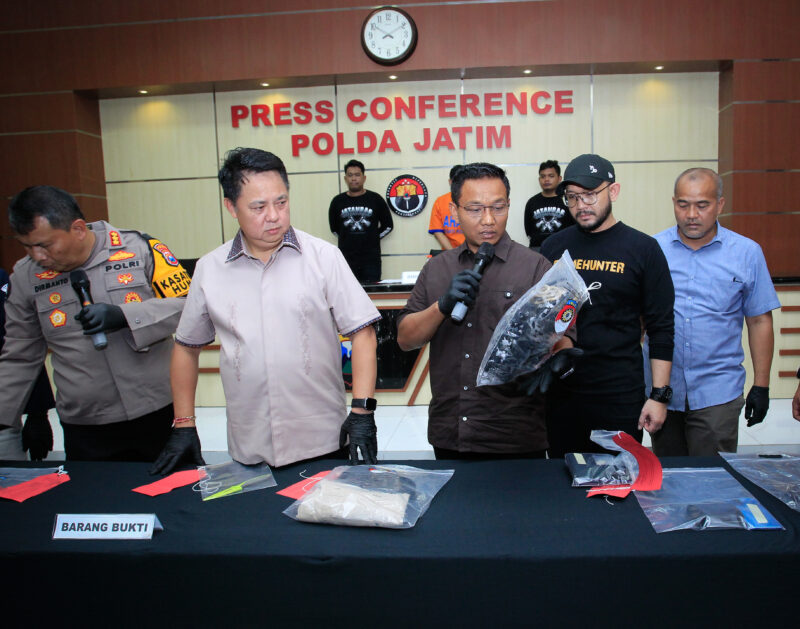 Konferensi pers ungkap kasus pembunuhan dan mutilasi yang digelar di Mapolda Jatim, Senin (27/1/2025) | Foto: Ariandi K/BI