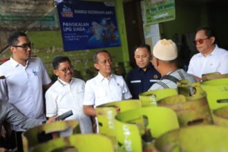 Menteri ESDM Bahlil Lahadalia melakukan pemantauan di sejumlah pangkalan gas LPG di Kota Tangerang, Selasa (4/2/2025) | Sumber Foto: Pemkot Tangerang