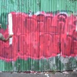 Personel Satpol PP Surabaya melakukan pengecatan ulang tembok terkait aksi vandalisme, Jumat (7/1/2025) | Sumber Foto: dok. Satpol PP Surabaya