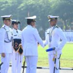 Upacara Praspa Diktukpa TNI AL Angkatan 54/TA 2024 di Lapangan Laut Maluku Kodiklatal, Bumimoro, Krembangan, Surabaya, Jumat (21/2/2025) | Foto: dok. Dispen Kodiklatal