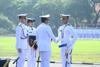 Upacara Praspa Diktukpa TNI AL Angkatan 54/TA 2024 di Lapangan Laut Maluku Kodiklatal, Bumimoro, Krembangan, Surabaya, Jumat (21/2/2025) | Foto: dok. Dispen Kodiklatal