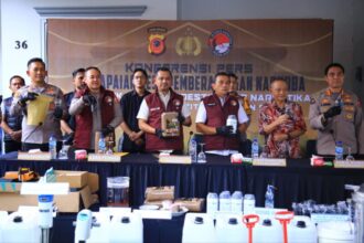 Konferensi pers pengungkapan laboratorium pembuatan narkoba di salah satu rumah di kawasan Sentul City, Babakan Madang, Kabupaten Bogor, Jawa Barat, Kamis (5/2/2025) | Sumber Foto: Hum Polri