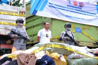 Ekspose penindakan produk tekstil impor ilegal di Lapangan Parkir Kementerian Perdagangan (Kemendag), Jakarta, Rabu (5/2/2025) | Sumber Foto: Hum Kemendag