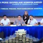 Konferensi pers ungkap kasus dugaan tambang timah ilegal di Korpolairud Baharkam Polri, Tanjung Priok, Jakarta Utara, Kamis (6/2/2025) | Foto: dok. Polri