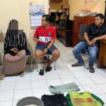 Berkerudung: Terduga pelaku pembunuhan berinisial MW (38) saat diamankan pihak kepolisian | Sumber Foto: dok. Hum Polres Bone