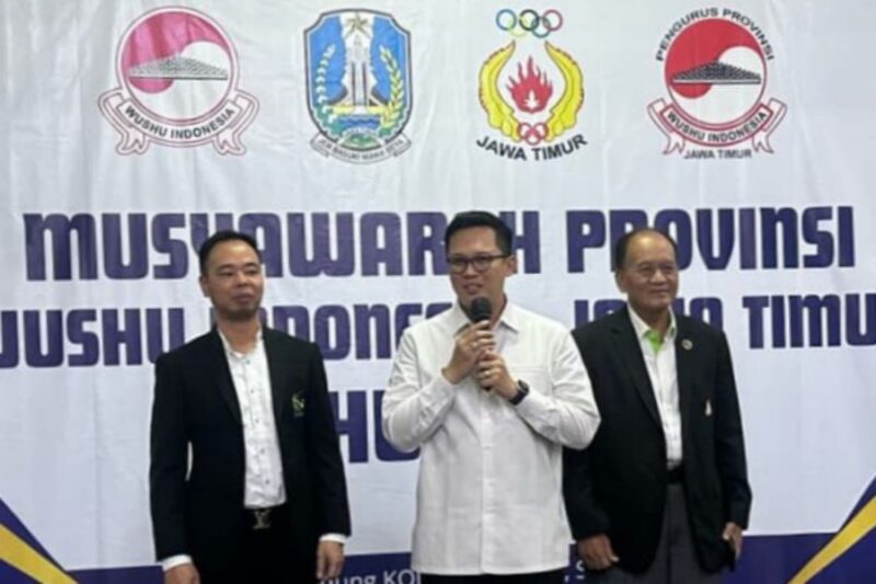 Tengah: H.M. Ali Affandi resmi terpilih sebagai Ketua Pengprov Wushu Jatim | Foto: Dimas AP/Istimewa
