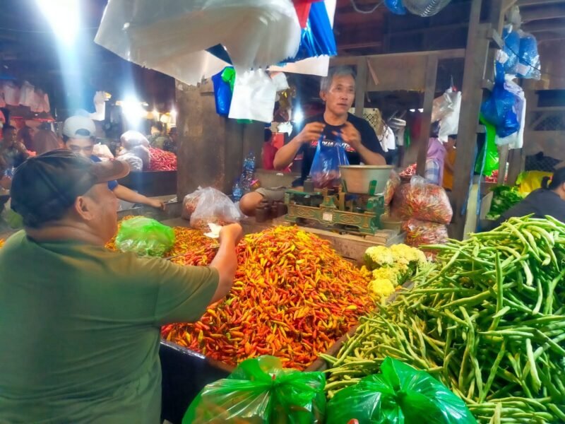 Salah satu pedagang cabai di Pasar Keputran Utara Surabaya | Foto: dok. Hum PD Pasar Surya