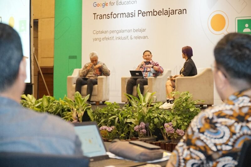 Kepala Dindik Provinsi Jawa Timur Aries Agung Paewai (tengah) saat menghadiri acara Google for Education di Yogyakarta, Kamis (13/3/2025) | Sumber Foto: Hum Dindik Jatim