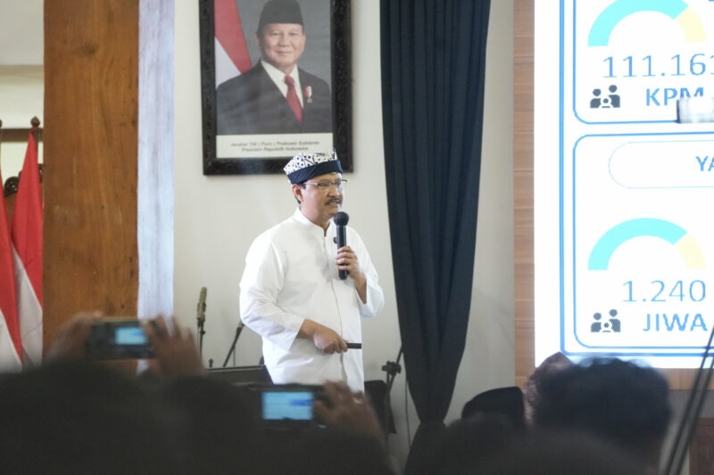 Menteri Sosial RI Saifullah Yusuf, saat memimpin dialog bersama pilar-pilar sosial dan koordinasi pembentukan Sekolah Rakyat di Banyuwangi, Jawa Timur, Jumat (18/04/2025) | Foto: dok. Hum Kemensos