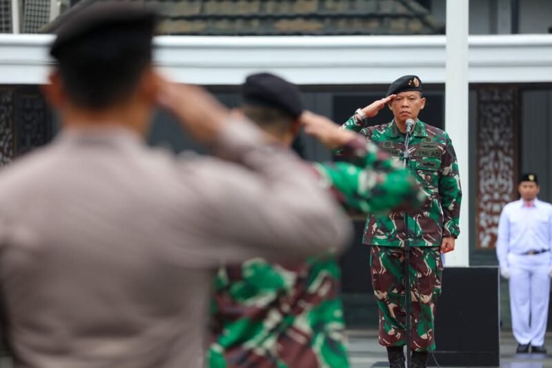 Pelaksanaan Upacara Bendera di Kantor Kemenko Polkam, Jakarta, Kamis (17/04/2025) | Foto: Hum Kemenko Polkam