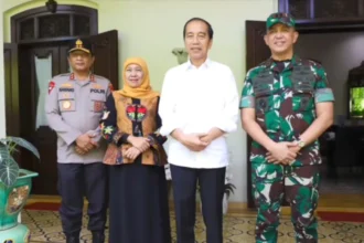 Silaturahmi berlangsung di kediaman pribadi Presiden ke-7 RI Joko Widodo, Surakarta, Jawa Tengah, Selasa (15/4/2025) | Sumber Foto: Instagram/ @khofifah.ip