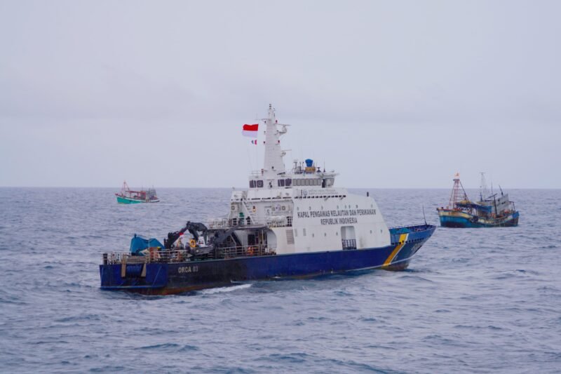 dok. Kapal Pengawas Kelautan dan Perikanan RI mengamankan dua kapal asing yang melakukan ilegal fishing di Laut Natuna Utara pada Senin (14/4/2025) | Sumber Foto: Hum PSDKP KKP