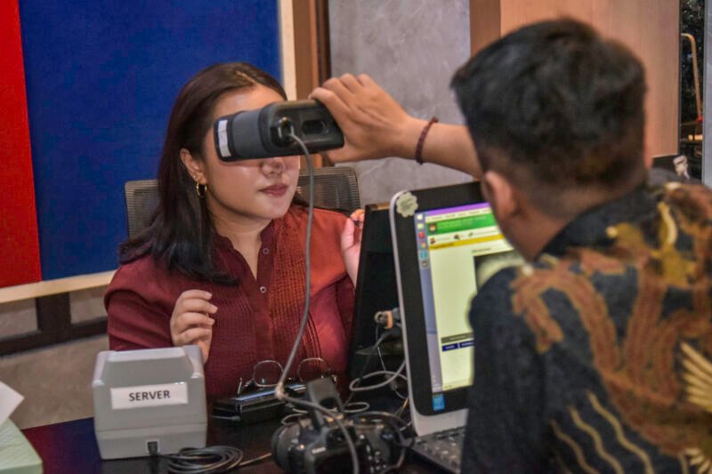 Ilustrasi: Perekaman KTP elektronik (KTP-el) | Foto: dok. Pemkot Surabaya
