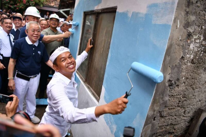 Gubernur Jawa Barat, Dedi Mulyadi (KDM), meluncurkan program kolaboratif renovasi rutilahu yang diberi nama "Bebenah Kampung" | Sumber Foto: Hum Jabar